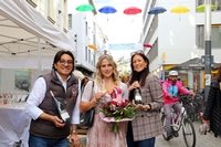 Lengsdorfer Weinkönigin Christina I. in der Friedrichstrasse