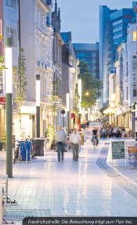 Zwischen „Bonner Stelen“: Fest in der Friedrichstraße - Foto: SWB plus
