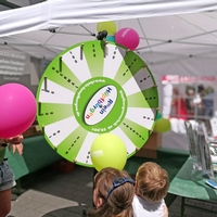 Glücksrad und Rabatte bei McTrek  zum Friedrichstraßenfest